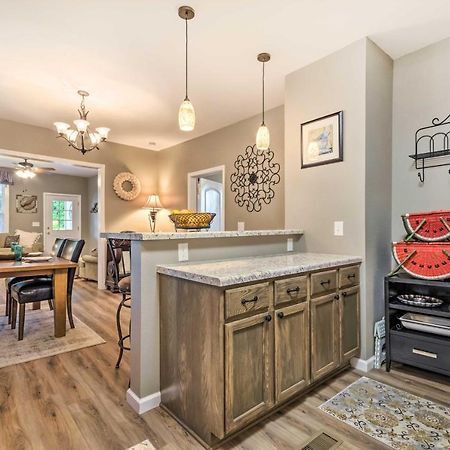 Remodeled Downtown Hot Springs Home With Porch Exterior photo