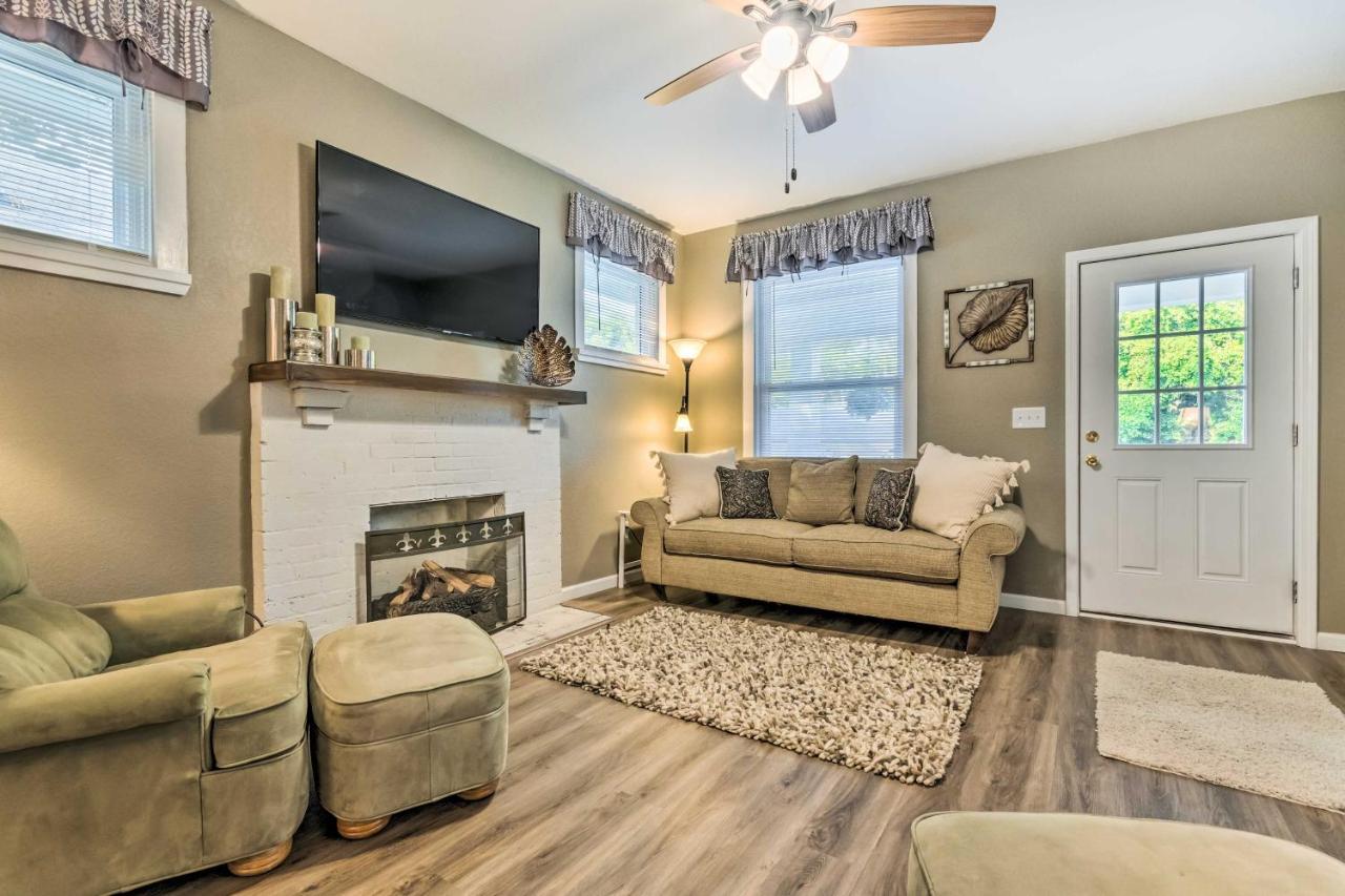 Remodeled Downtown Hot Springs Home With Porch Exterior photo