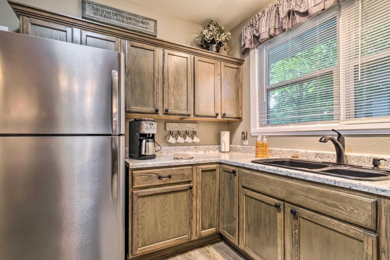 Remodeled Downtown Hot Springs Home With Porch Exterior photo