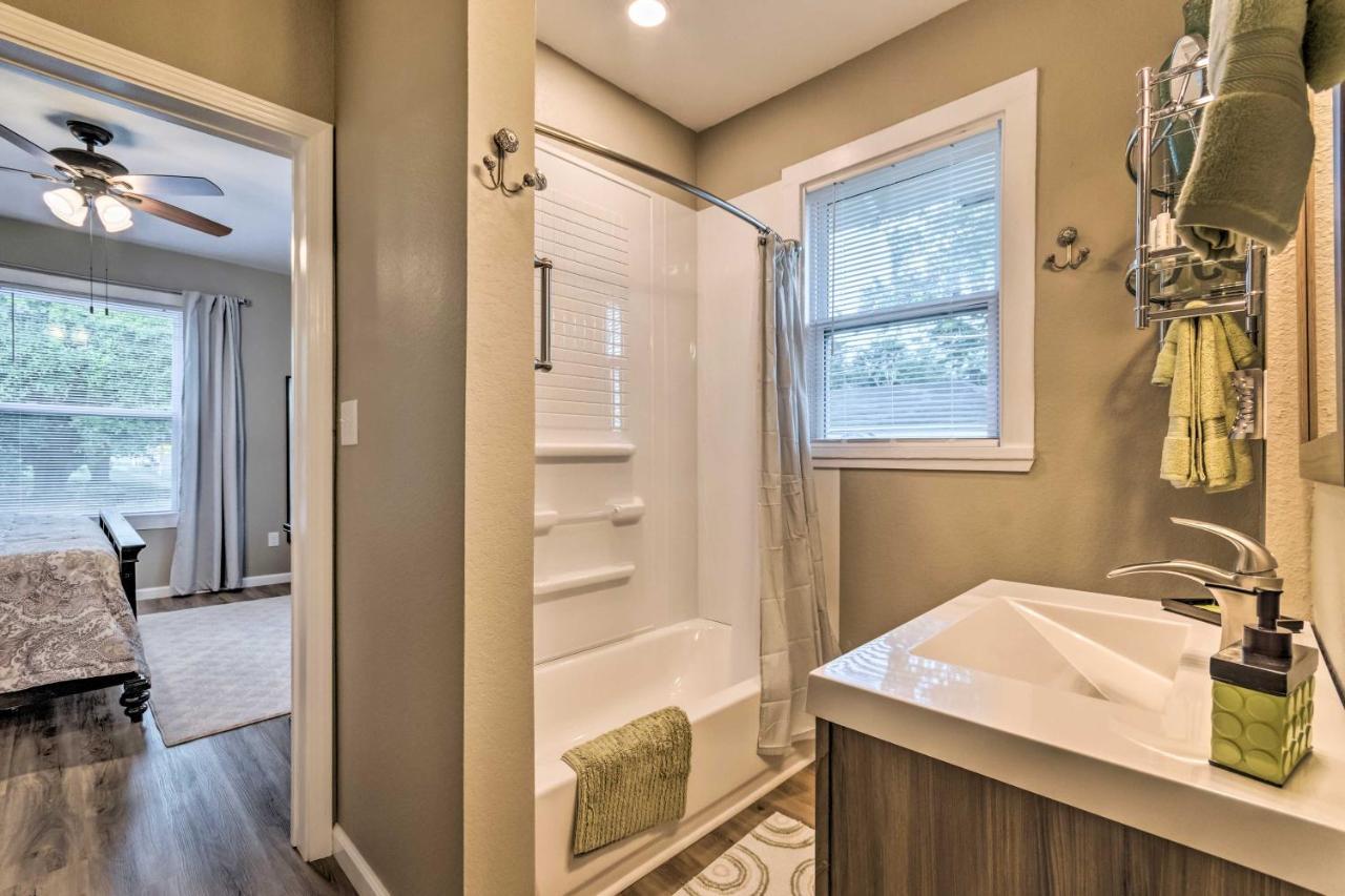 Remodeled Downtown Hot Springs Home With Porch Exterior photo